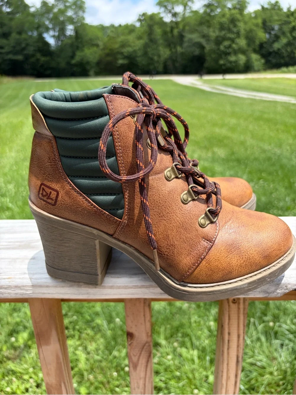 Dirty Laundry Women's 9 Boots Booties Lace Up Block Heel Green Accents Cabincore